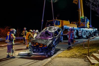Albstadt-Tailfingen: Alkoholisierter Audi Fahrer stuerzt 25 Meter Hang hinunter und wird verletzt 